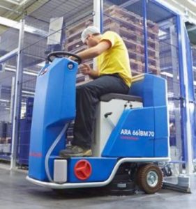 masina de spalat aspirat frecat cu post de conducere